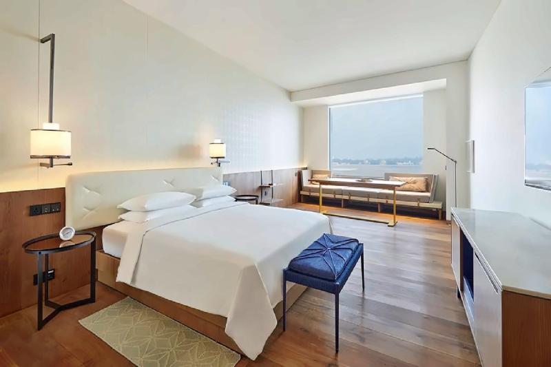 Deluxe Runway View Room 