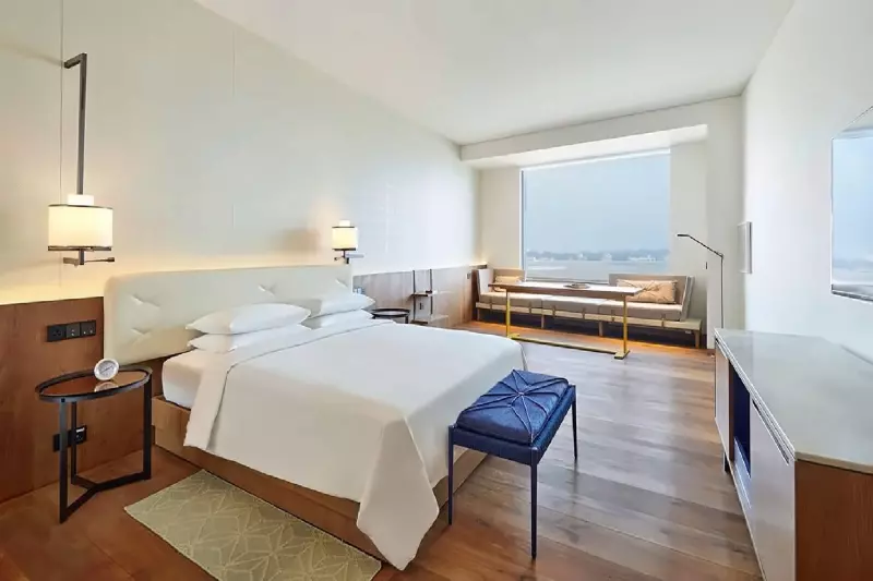 Deluxe Runway View Room 