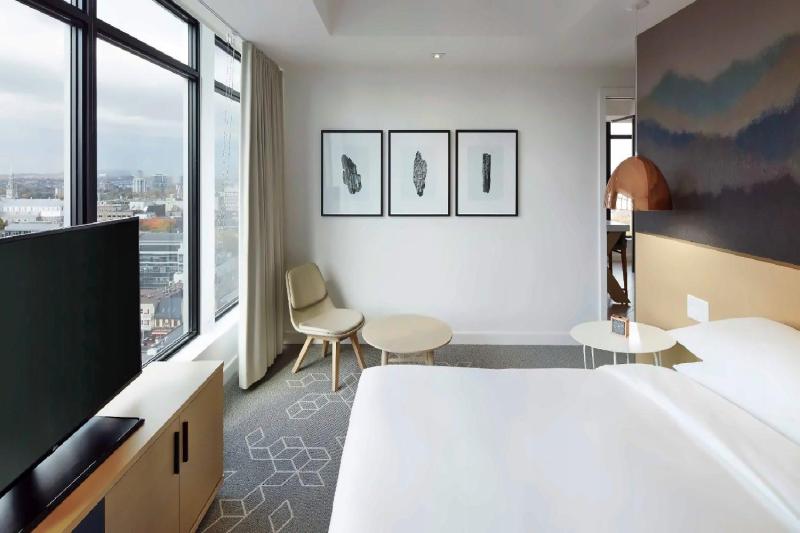 Andaz Large Corner Suite 