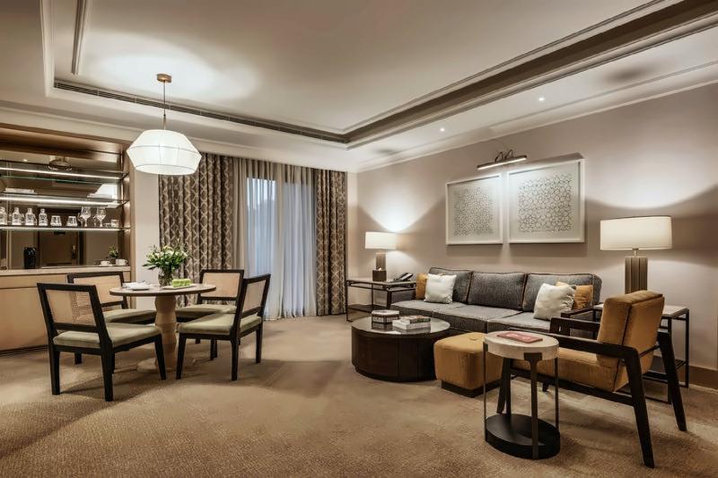 Executive Courtyard View Club Suite