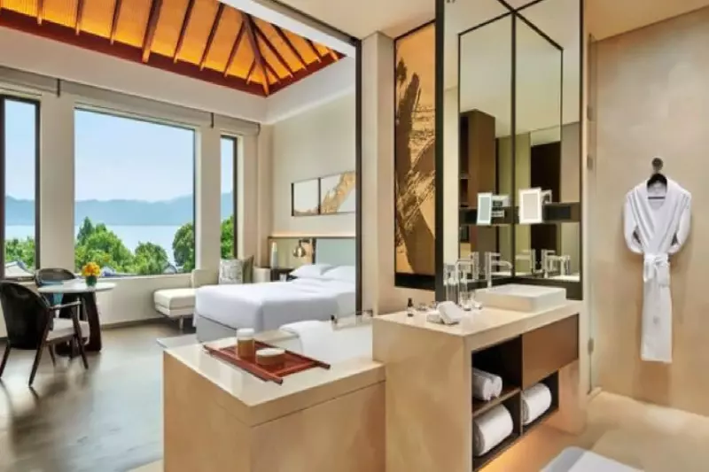 Deluxe Lake View Room