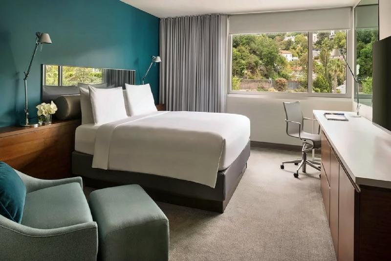 Hollywood Hills View Room