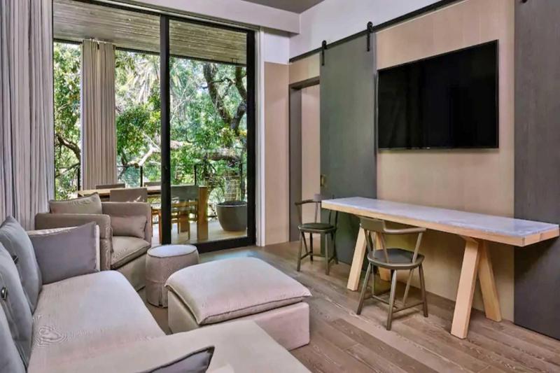 Streamside View Suite