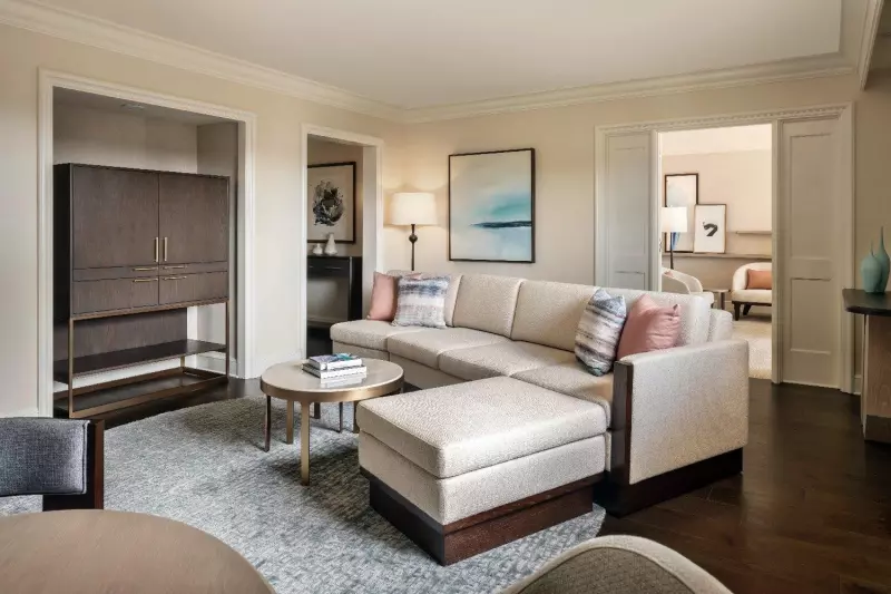 Pool Suite 