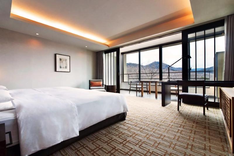Mountain View Room