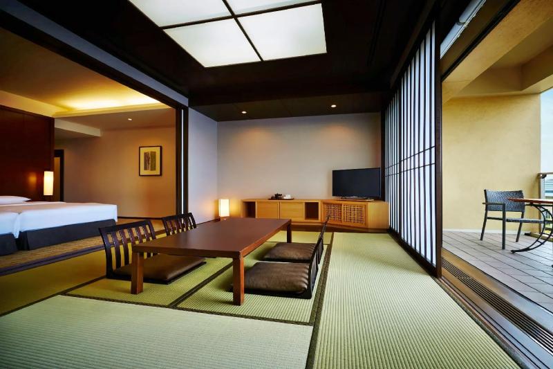 Deluxe Tatami Room