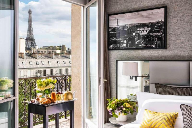 Luxury Eiffel Tower View Junior Suite