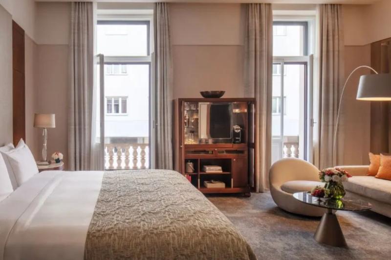 Junior Balcony Suite