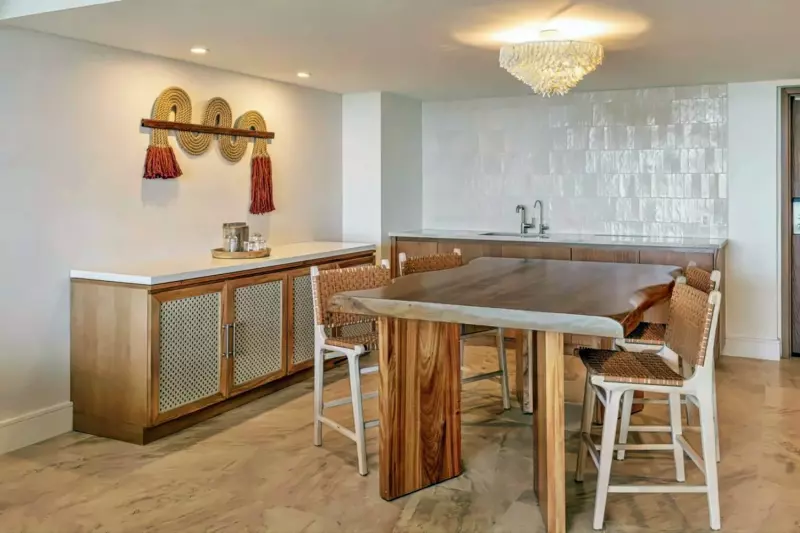 Ocean View Lanai Suite