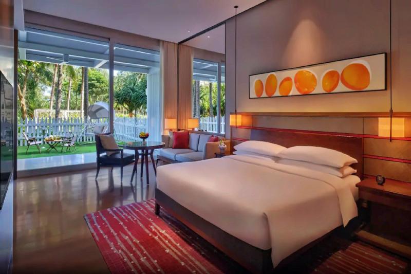 Courtyard with Garden View Room