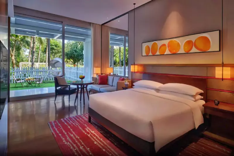 Courtyard with Garden View Room