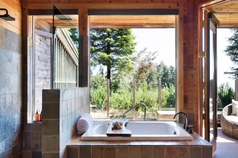  Vista Hot Tub Suite