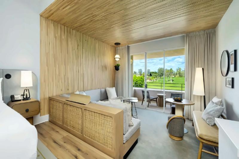 Deluxe Golf Course View Room 