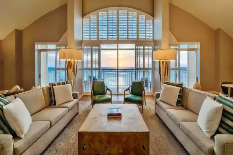 Oceanfront Governors Suite 