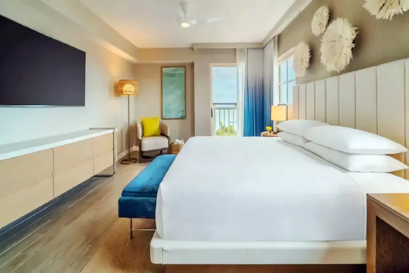 Palm Ocean & Pool View Suite