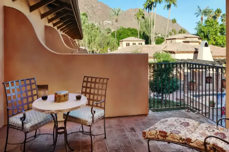 Camelback View Corner Terrace Suite