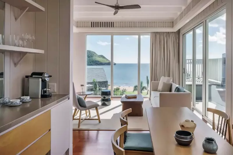 Plunge Pool Rooftop Beachfront Suite 