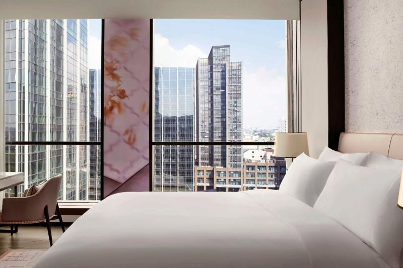 Club Deluxe City View Suite