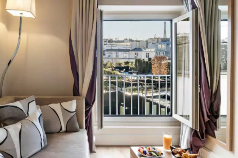 Duplex Eiffel Tower View Junior Suite