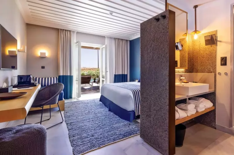 Honeymoon Pool Suite