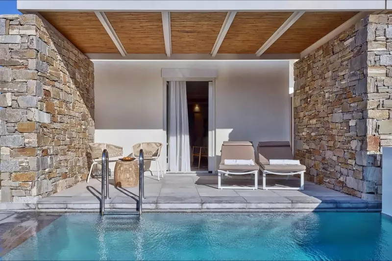 Senses Pool Suite
