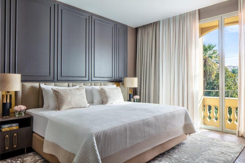 Grand Premium Garden View Balcony Room