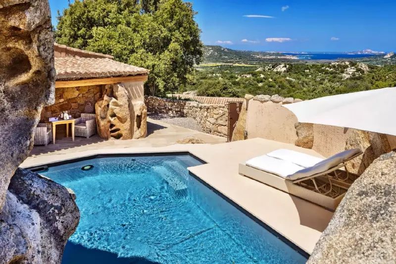 Junior Sea View Pool Suite 