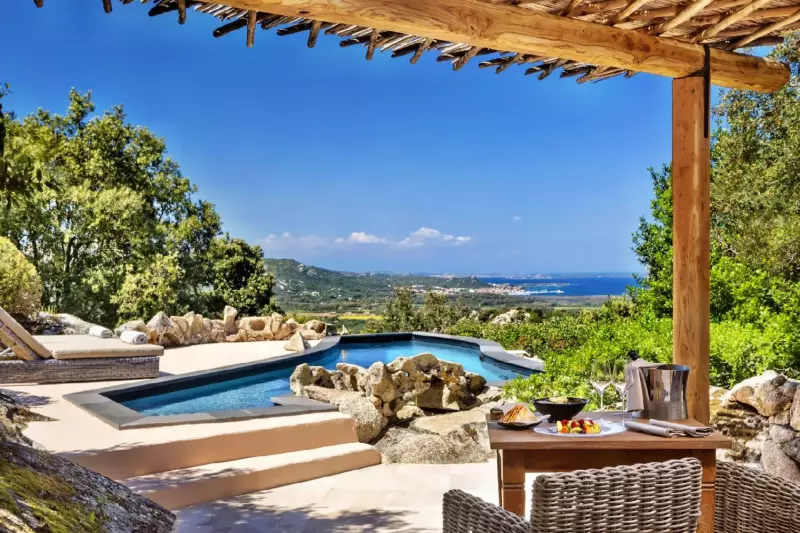 Junior Sea View Pool Suite 