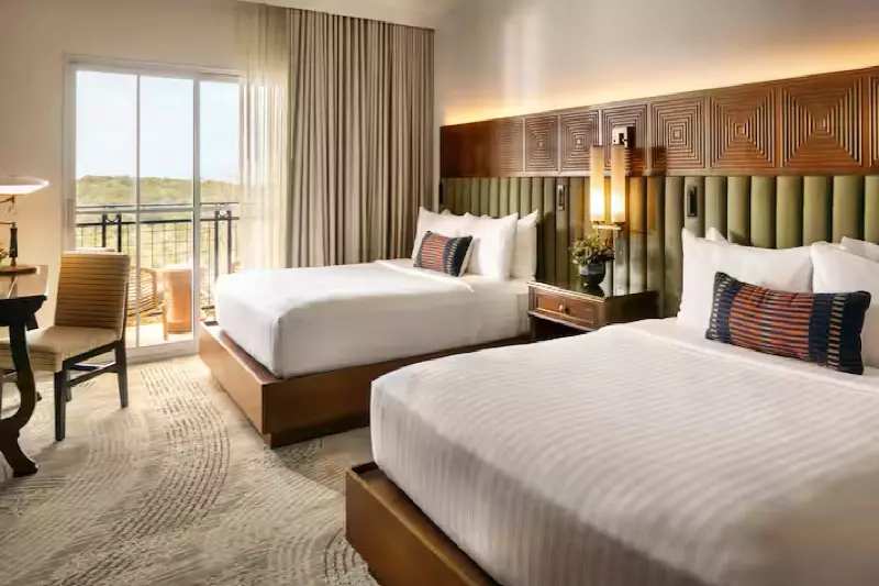 Deluxe Pool View Room