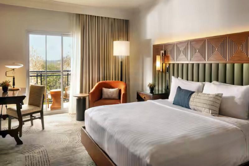 Deluxe Hill Country View Room