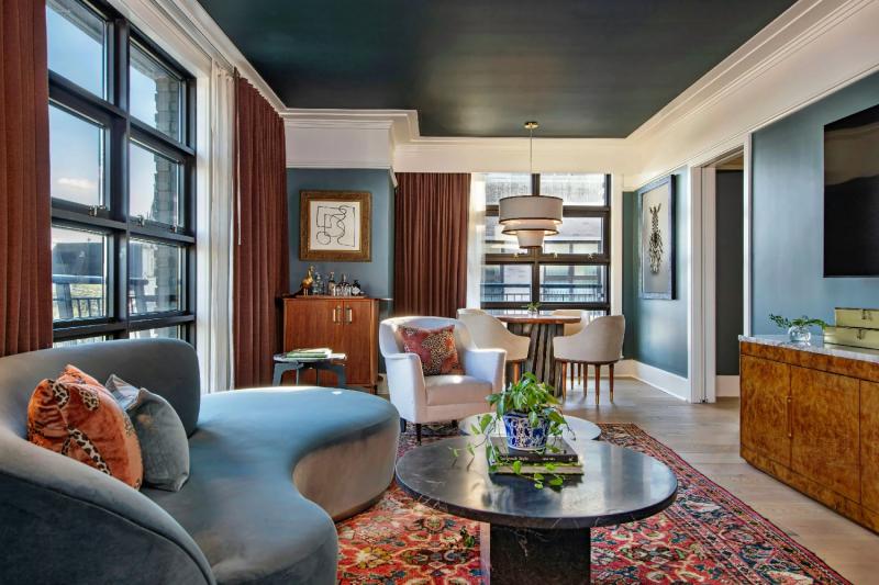 Southern Collector Deluxe Cityscape View Suite