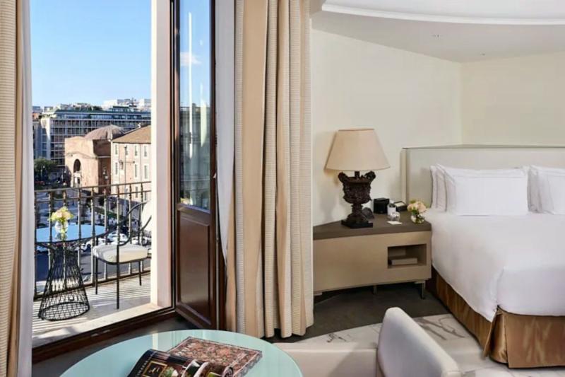 Executive Terrace Jacuzzi Suite