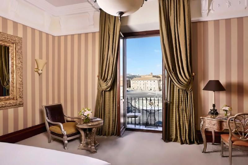 Junior Piazza View Balcony Suite