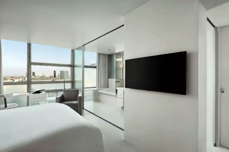 Classic Ferris Wheel View Room