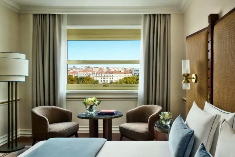 Premium Avenue View Signature Room