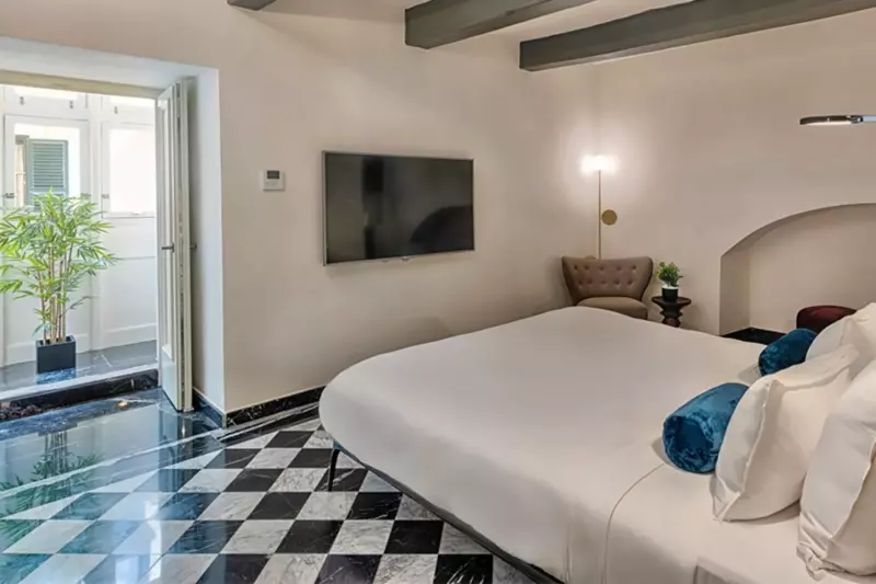 Sixteen 34 Suite