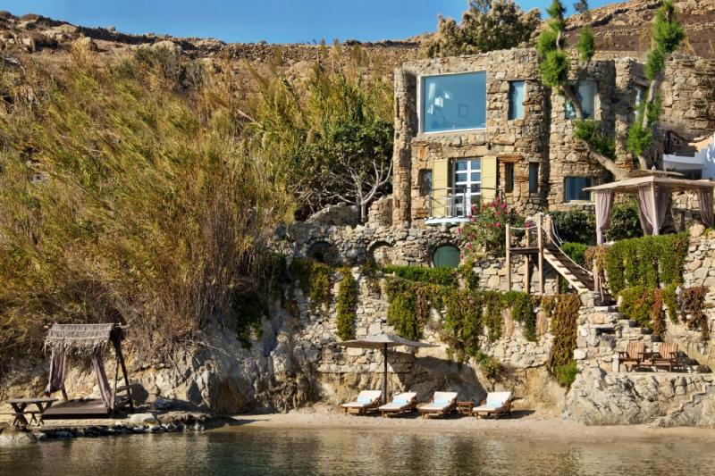 Waterfront Noah's Pool & Private Beach Villa