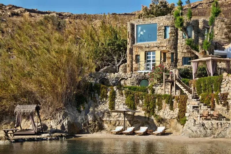 Waterfront Noah's Pool & Private Beach Villa