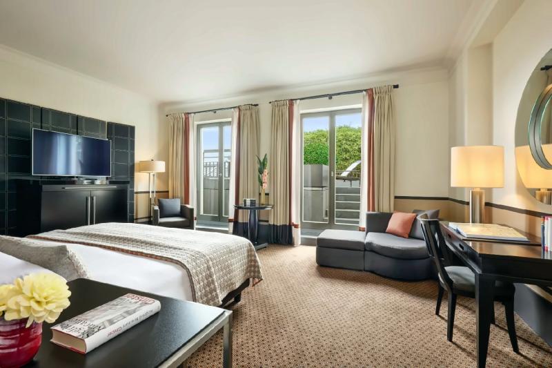 Deluxe Courtyard View Balcony Room
