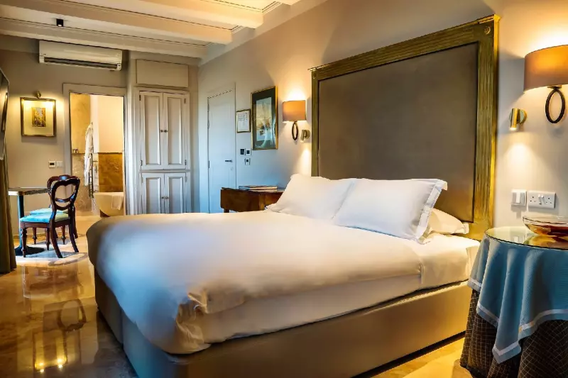 Deluxe Panoramic View Room