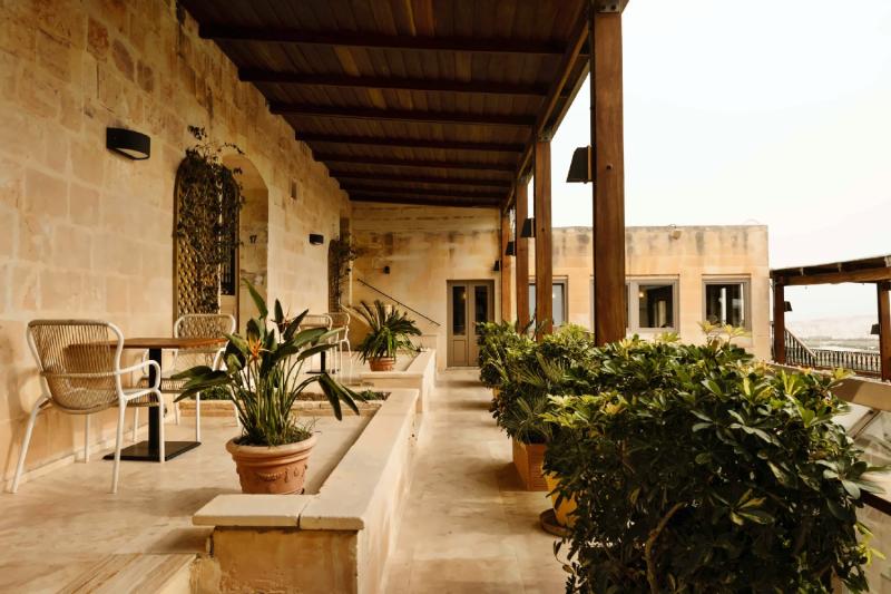 Deluxe Panoramic Porch Room