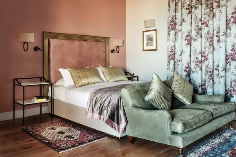 Deluxe Panoramic Porch Room