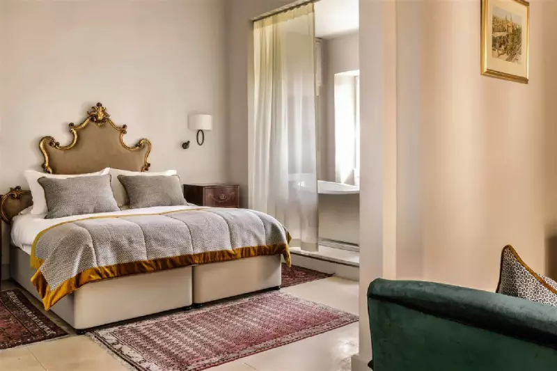 Deluxe Panoramic View Suite