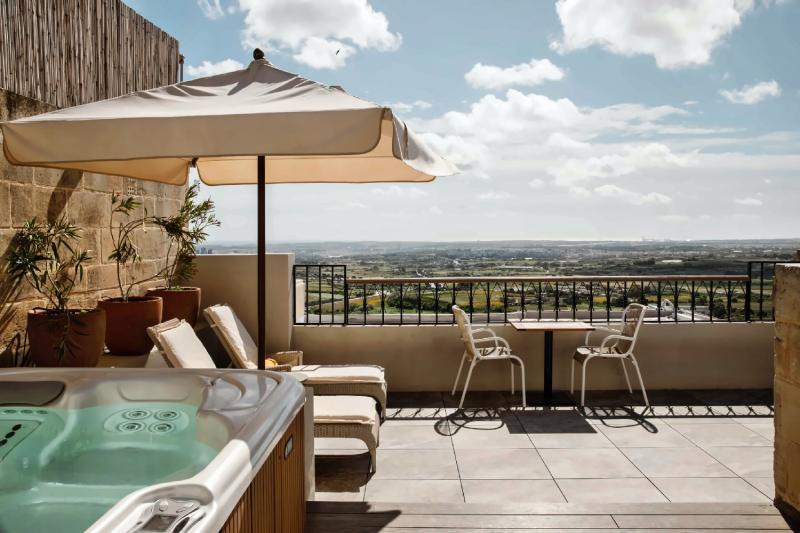 Executive Duplex Terrace & Jacuzzi Suite