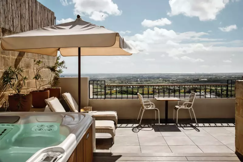 Executive Duplex Terrace & Jacuzzi Suite