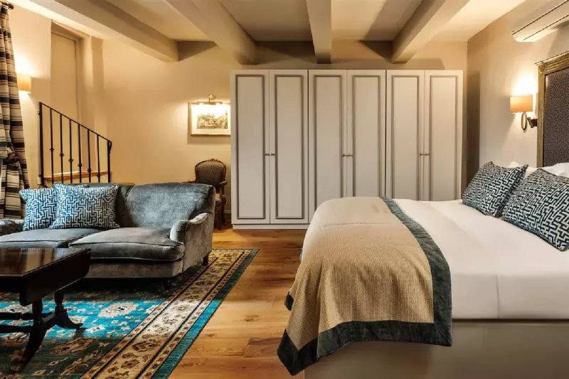 Deluxe Terrace & Jacuzzi Suite