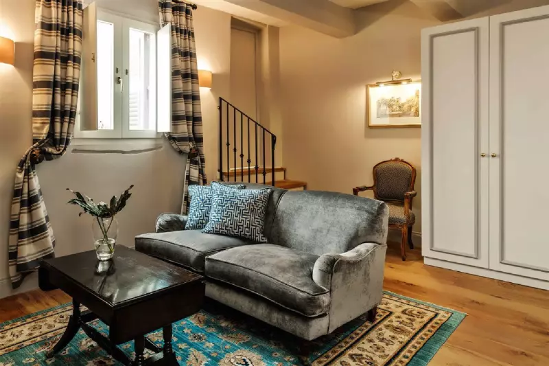 Deluxe Terrace & Jacuzzi Suite