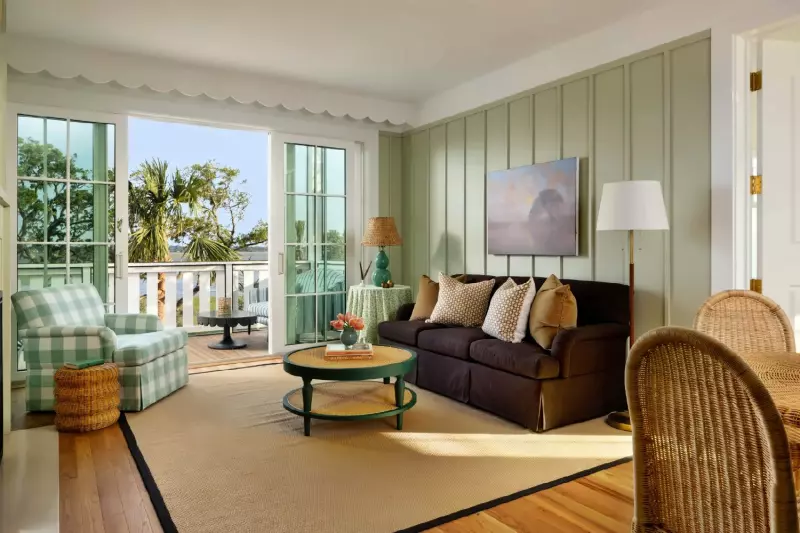 Riverfront Tub Suite