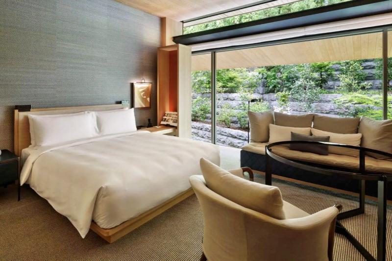 Hillside View Room