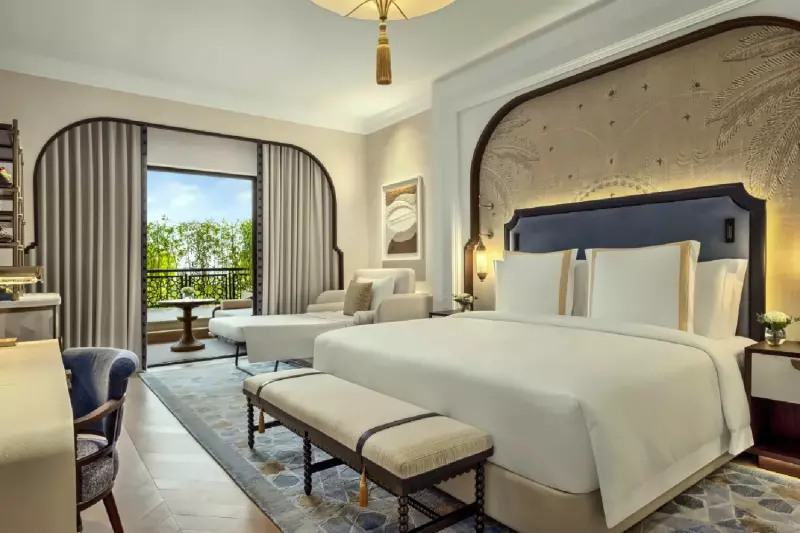 Deluxe Palm View Family Room